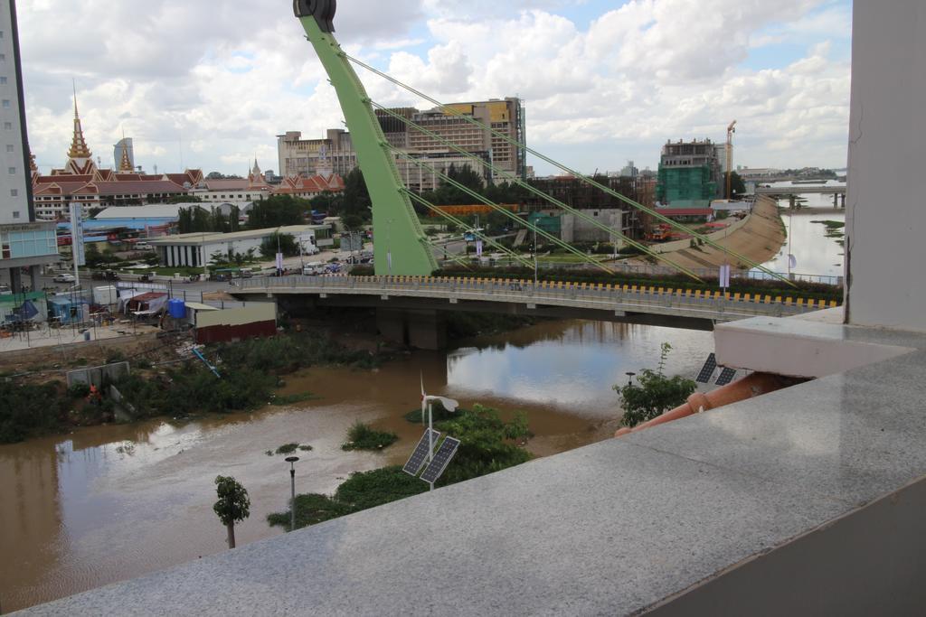 K9 Riverside Hotel Phnom Penh Exterior foto