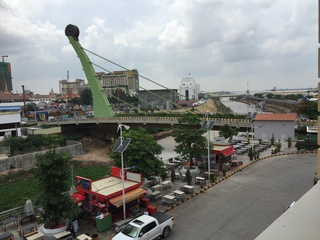 K9 Riverside Hotel Phnom Penh Exterior foto